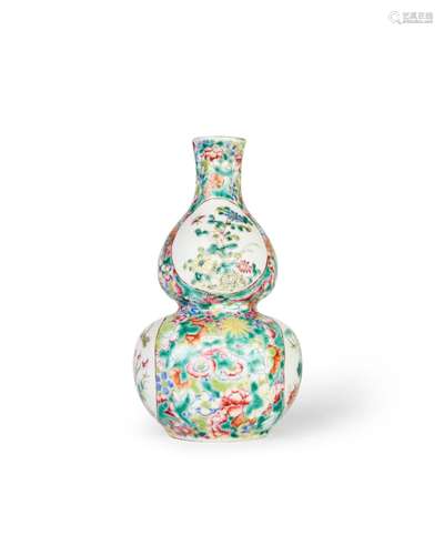 A CHINESE FAMILLE ROSE DOUBLE GOURD VASE, QING DYNASTY (1644...