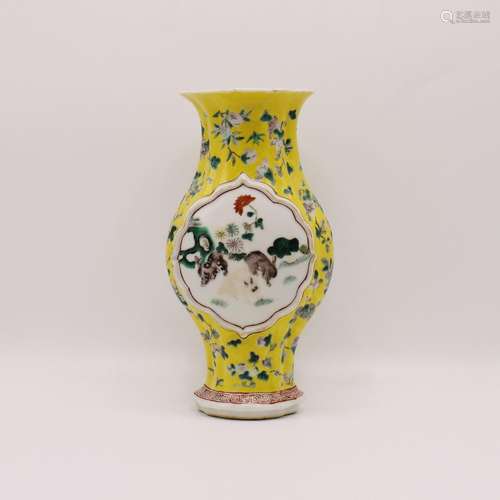 A YELLOW GROUND CHINESE FAMILLE ROSE VASE, QIANLONG SEAL MAR...