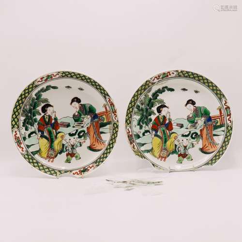 A PAIR OF CHINESE FAMILLE VERTE DISHES, QING DYNASTY (1644-1...