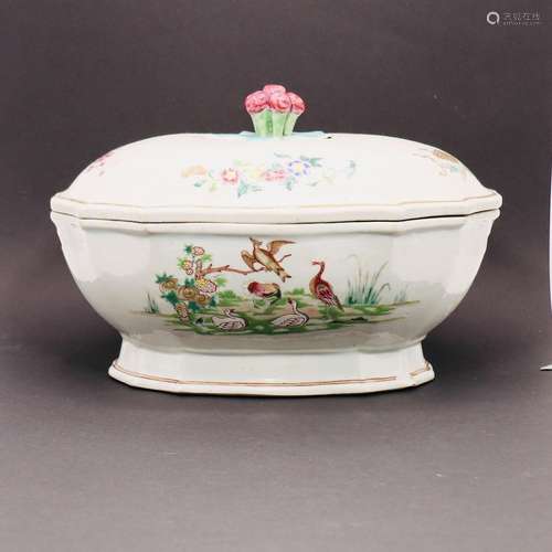 A LARGE CHINESE EXPORT LIDDED TUREEN, QIANLONG PERIOD (1736-...