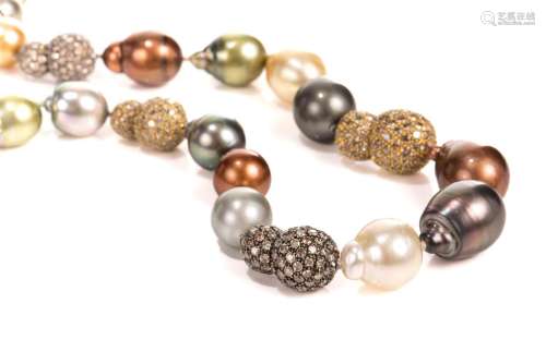 MULTI-COLOURED CULTURED PEARL NECKLACE, 87g