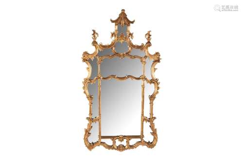 CHIPPENDALE DESIGN CARVED GILTWOOD MIRROR