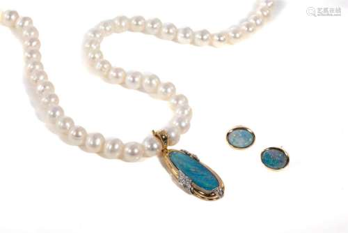 CULTURED PEARL AND OPAL NECKLACE