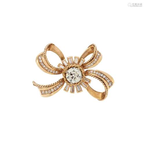 YELLOW GOLD AND DIAMOND BROOCH