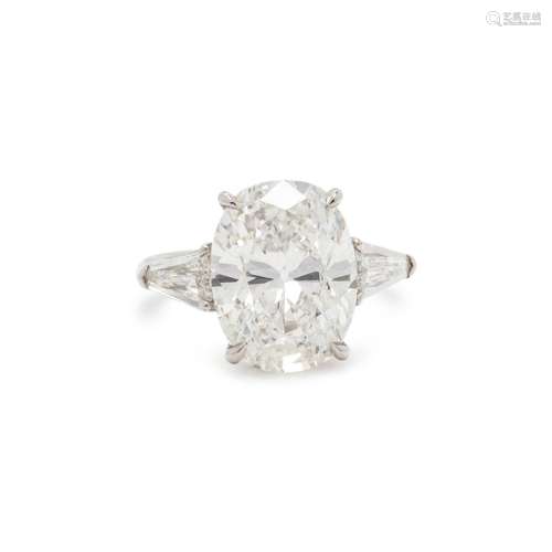 A SUPERB DIAMOND RING