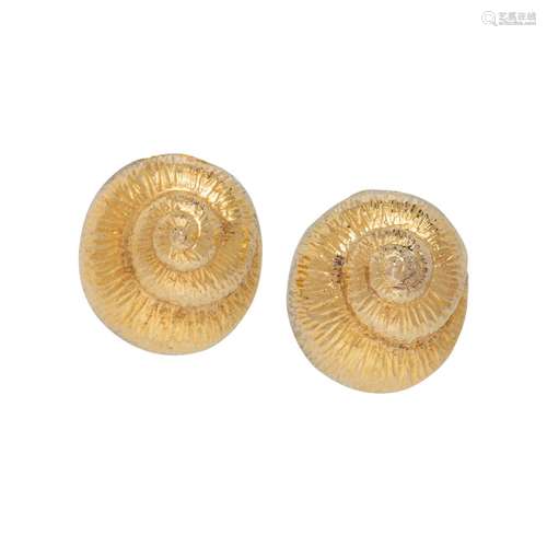 PAUL FLATO, YELLOW GOLD SHELL MOTIF EARCLIPS