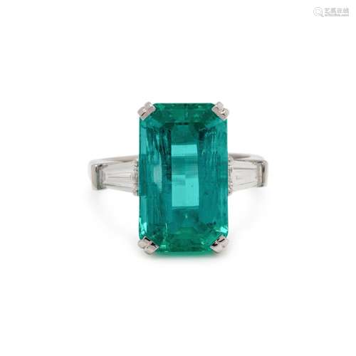 GRAFF, COLOMBIAN EMERALD AND DIAMOND RING