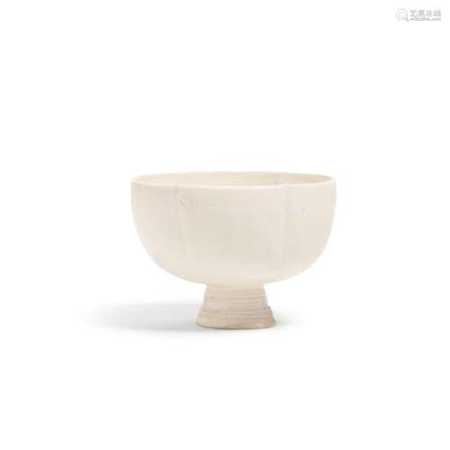 A LOBED WHITE-GLAZED STEM CUP Song Dynasty