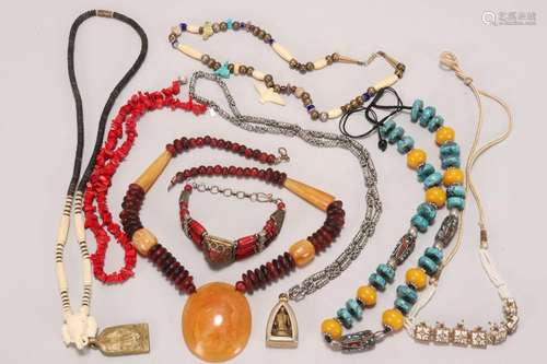 Bag of Assorted Jewellery,