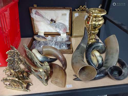 Quantity of Assorted Brass and Horn Items,