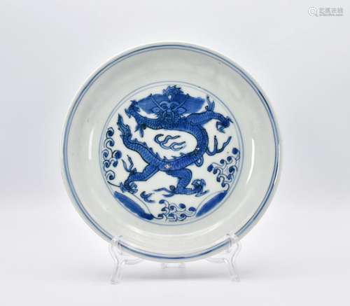 Ω A CHINESE BLUE AND WHITE PORCELAIN ‘DRAGON’ DISH, MING DYN...