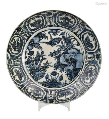 A CHINESE ‘SWATOW’ BLUE AND WHITE PORCELAIN CHARGER, MING DY...