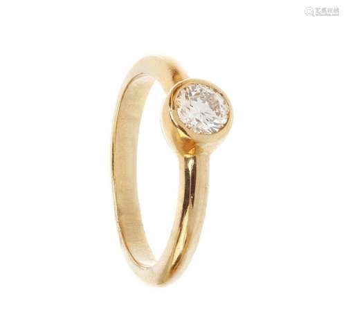 Solitaire ring made in 18 kt yellow gold, with a central bri...