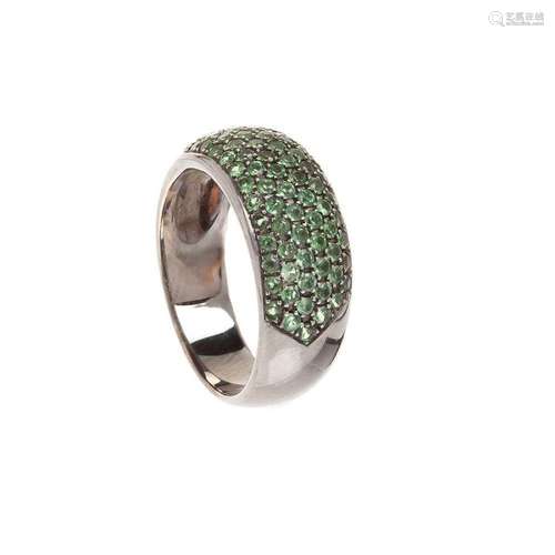 Ring in 18 kt white gold, bathed in ruthenium, with the fron...