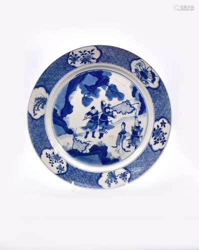 A LARGE CHINESE BLUE AND WHITE PORCELAIN DISH, QING DYNASTY,...