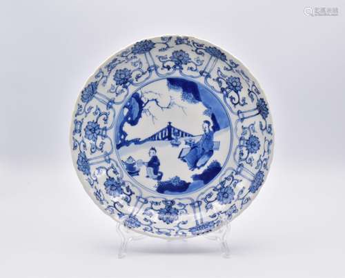 A CHINESE BLUE AND WHITE PORCELAIN SAUCER DISH, QING DYNASTY...