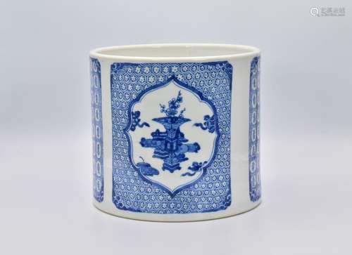 A CHINESE BLUE AND WHITE PORCELAIN BRUSHPOT, BITONG, QING DY...