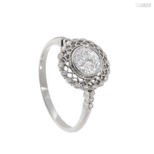 Ring in 18k white gold. Rosette model with central diamond, ...