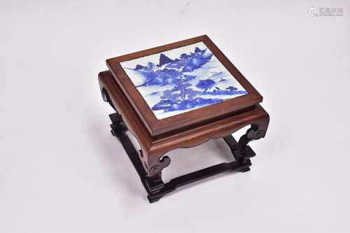 λ A CHINESE BLUE AND WHITE PORCELAIN INSET SQUARE ROSEWOOD L...