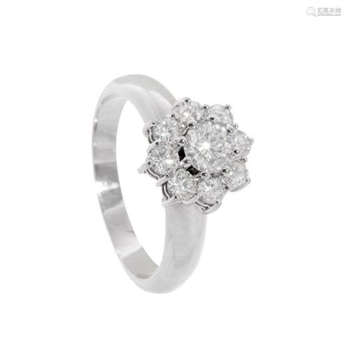 Ring in 18k white gold and diamonds. Classic rosette model w...