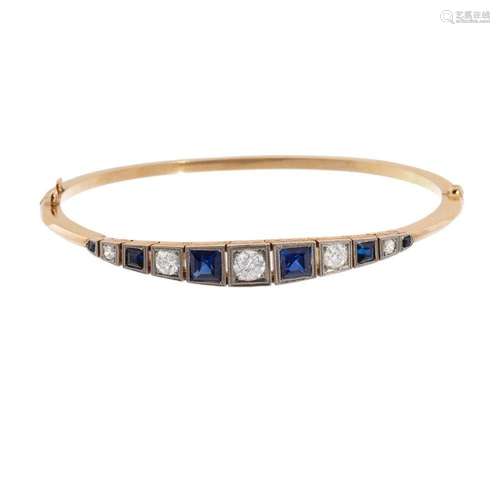 Bracelet - slave from the 40s. In 18k yellow gold. Half-roun...