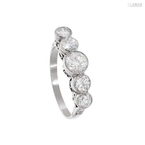 Ring in 18k white gold and diamonds. Ring model with brillia...