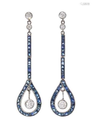 Pair of long earrings with movement in 18k white gold. Upper...