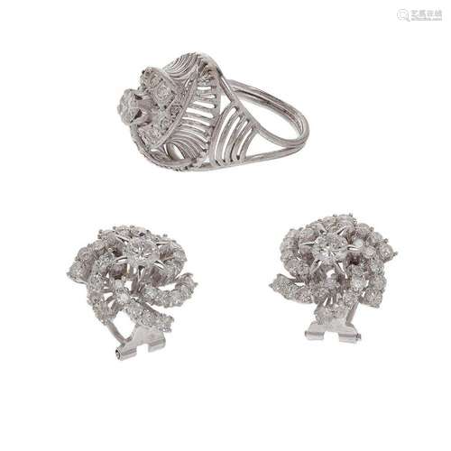 Set of earrings and ring in 18 kt white gold, and brilliant ...