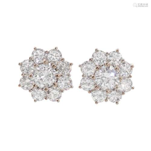 Pair of 18k yellow gold earrings. and diamonds. Rose window ...