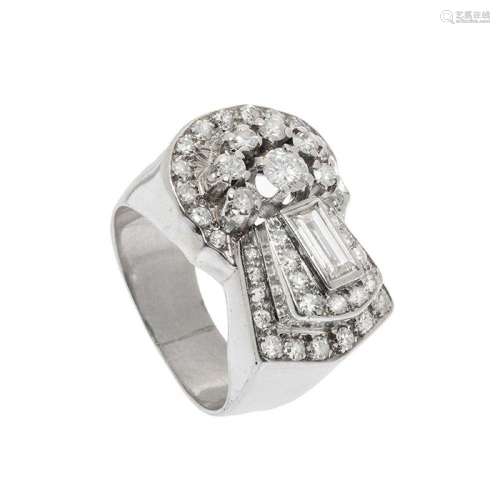 Ring from the 50-60s in 18k white gold. Frontis lined with d...