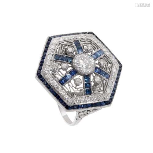 Ring in platinum art deco style. Hexagonal openwork frontisp...