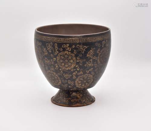 A RARE CHINESE QIANGJIN LACQUER VESSEL, 15TH CENTURY