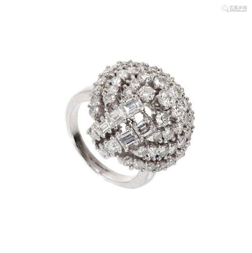 18 kt white gold rosette model ring, brilliant cut of 3,70 c...