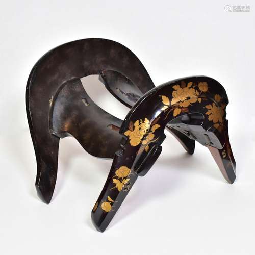 A JAPANESE LACQUERED ‘SAMURAI’ WOOD SADDLE, (SUIKAN KURA) ED...