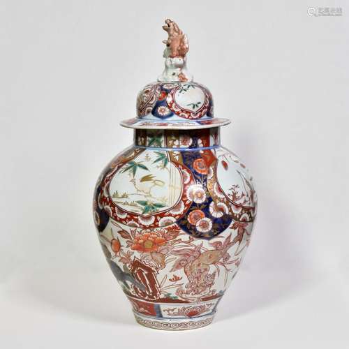 A JAPANESE ‘IMARI’ PORCELAIN VASE AND COVER, EDO PERIOD, LAT...