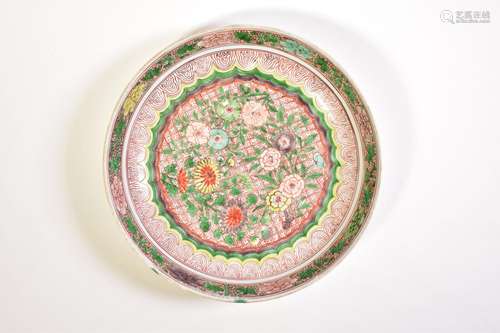 A CHINESE LARGE FAMILLE-VERTE DISH, QING DYNASTY, KANGXI PER...