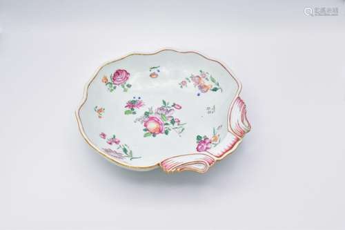 A CHINESE EXPORT ‘FAMILLE-ROSE’ PORCELAIN SHELL-SHAPED DISH,...