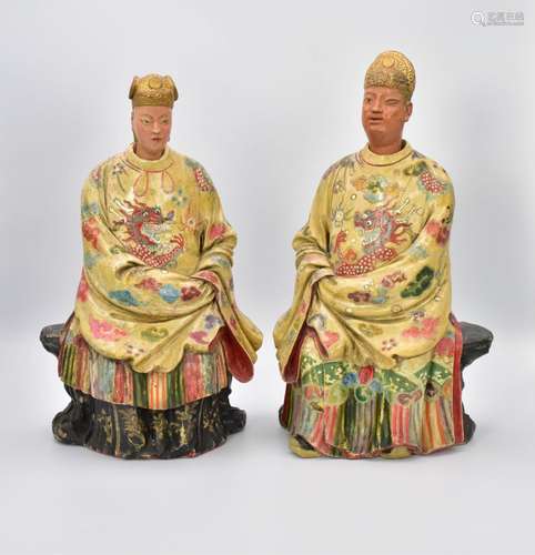 A PAIR OF CHINESE EXPORT NODDING-HEAD CLAY FIGURES, QING DYN...