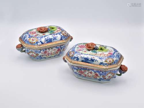 A PAIR OF CHINESE EXPORT ‘FAMILLE-ROSE’ PORCELAIN SMALL TURE...