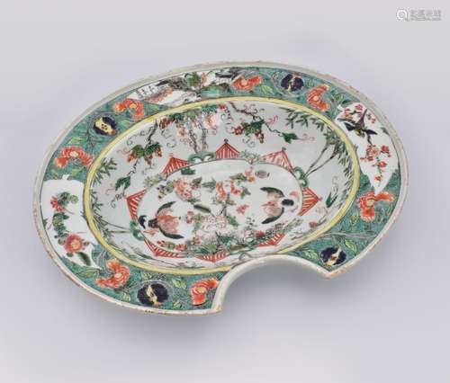 A CHINESE EXPORT ‘FAMILLE-VERTE’ PORCELAIN BARBER’S BOWL, KA...