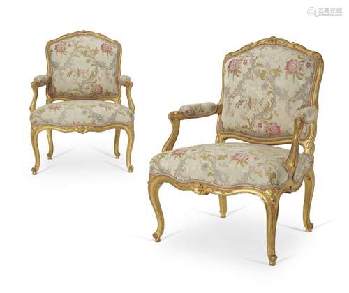 PAIRE DE FAUTEUILS A LA REINE D'ÉPOQUE LOUIS XVESTAMPILLE DE...