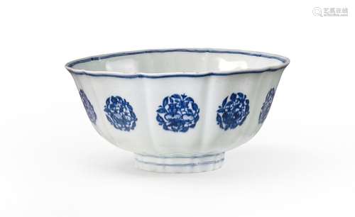 BOL EN PORCELAINE BLEU BLANCCHINE, DYNASTIE QING, XVIIIÈME S...