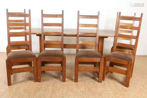 Serie van 6 stoelen en kloostertafel