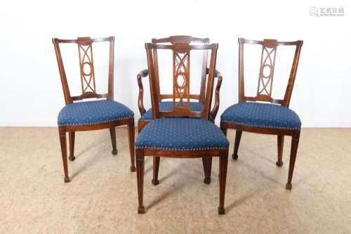 Serie van 4 iepenhouten stoelen