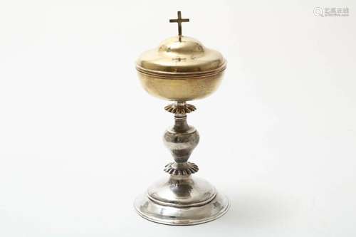 Zilveren ciborium