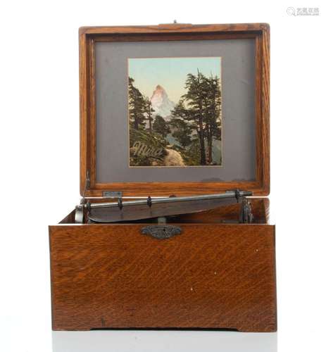 Regina Regina Oak Disc Musicbox H 7.5`` W 12.5`` Depth 11``