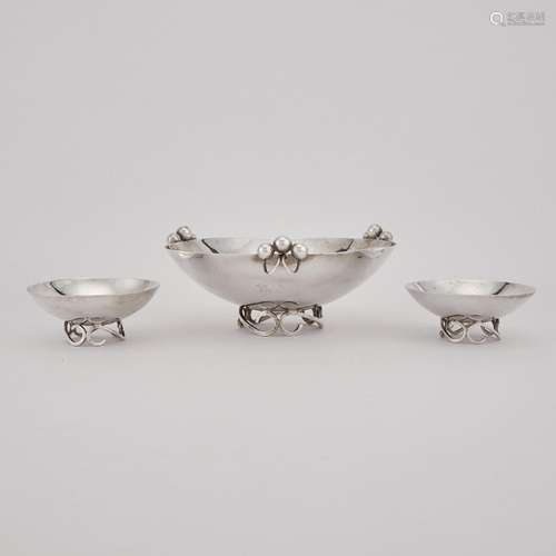 Set of Three Sciarrotta Sterling Silver Graduated Footed Bow...