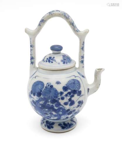 A small blue and white Vung Tau cargo wine pot