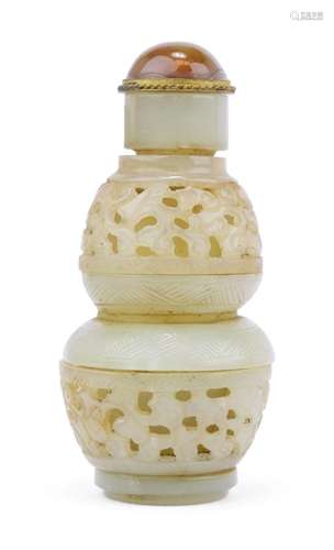 A Snuff bottle, open work jade