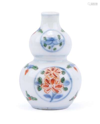 A porcelain snuff bottle, double gourd